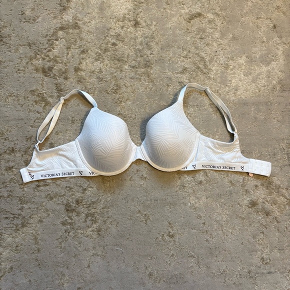 Victoria’s Secret White Leaf Embossed T-Shirt Lightly Lined Demi Bra Size 32DD - Picture 7 of 13